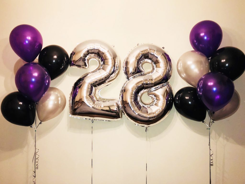 Composition of helium balloons silver, purple, black, as well as a large figure of twenty eight silver colors. Gift for 28 years.